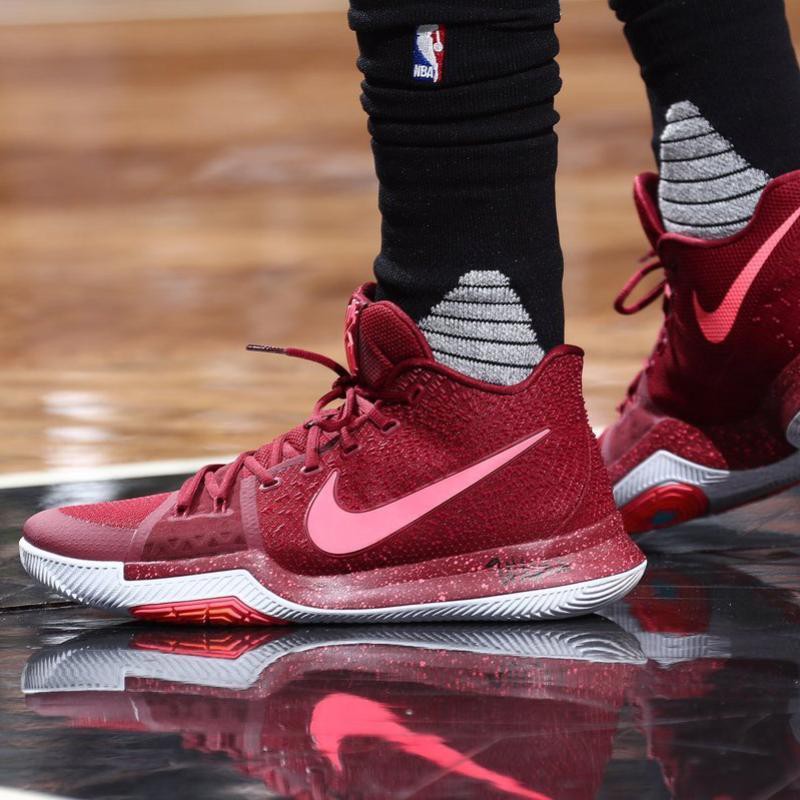 sepatu kyrie 3