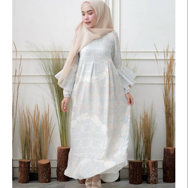 Belle dress wearing klamby