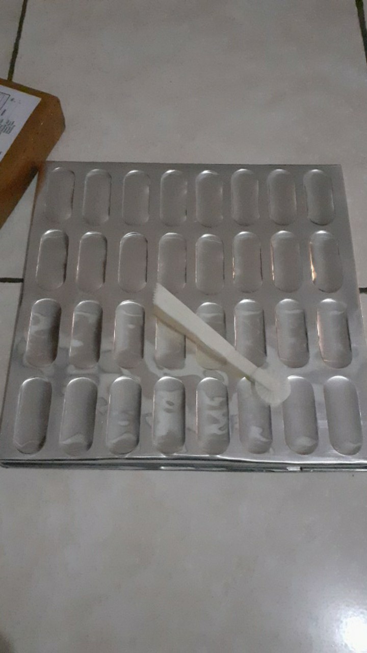 Penjepit Jepit Nastar Daun Dengan Roda Pemotong