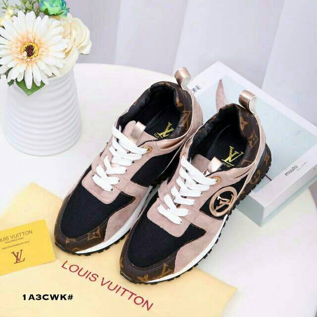 Sepatu LOUIS VUITTON SNEAKERS*
LV Run Away Monogram Sneakers

Seri 1A3CWK#