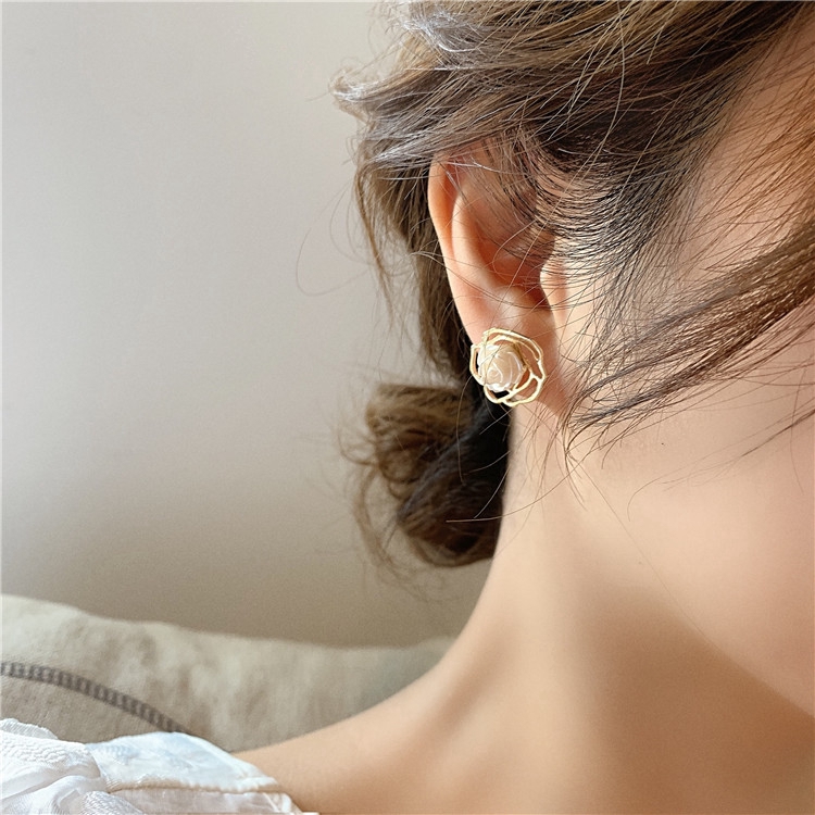 Anting Wanita Mawar Putih Elegan Korea