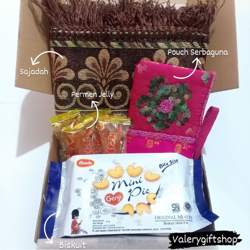 

Hampers Kado Hadiah Souvenir Sarung Sajadah Lebaran Tahlil Ulang Tahun Islami Bingkisan Parcel Kue