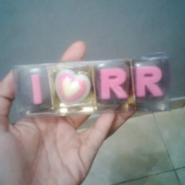 

coklat huruf 4teks