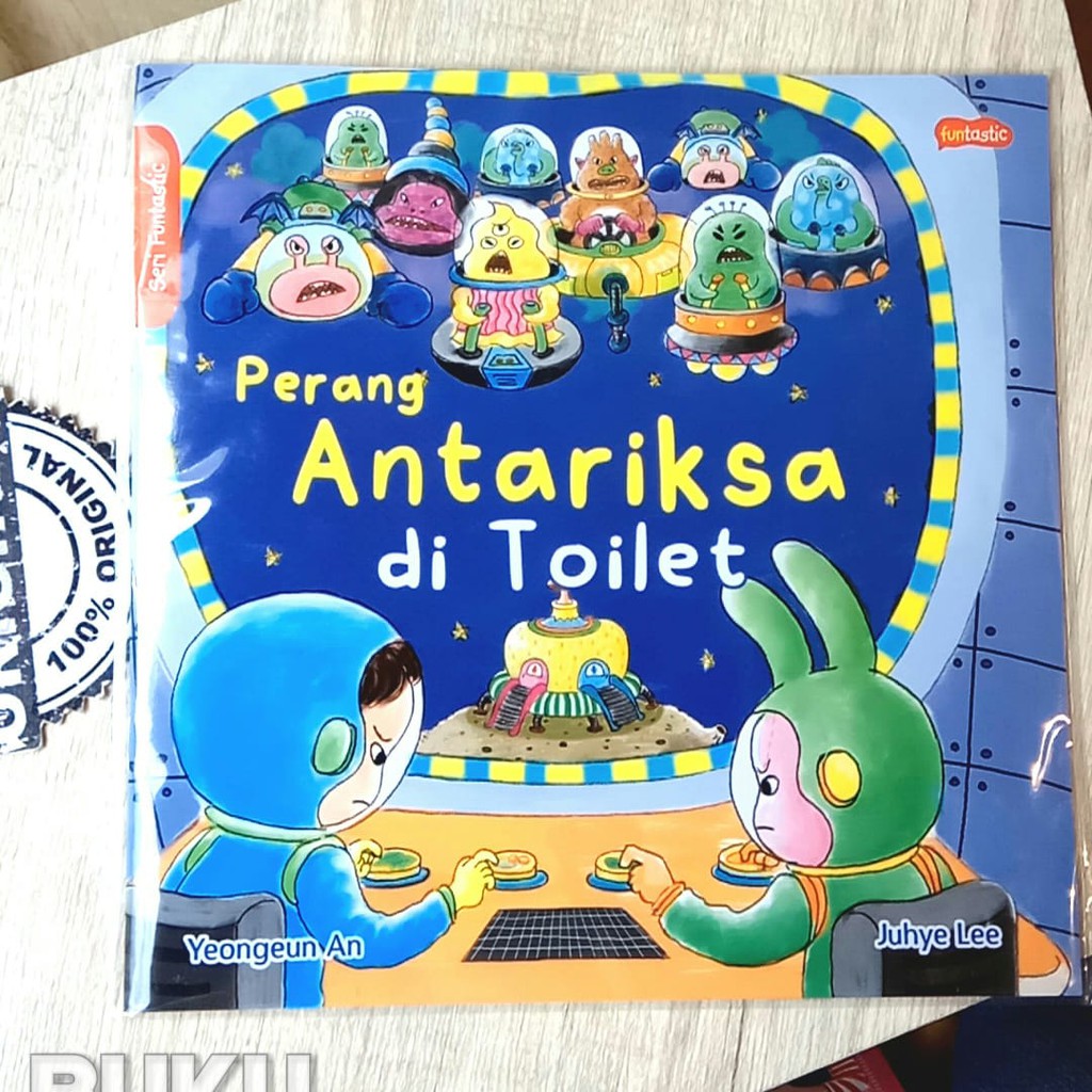 Perang Antariksa Di Toilet by Juhye Lee, Yeongeun An