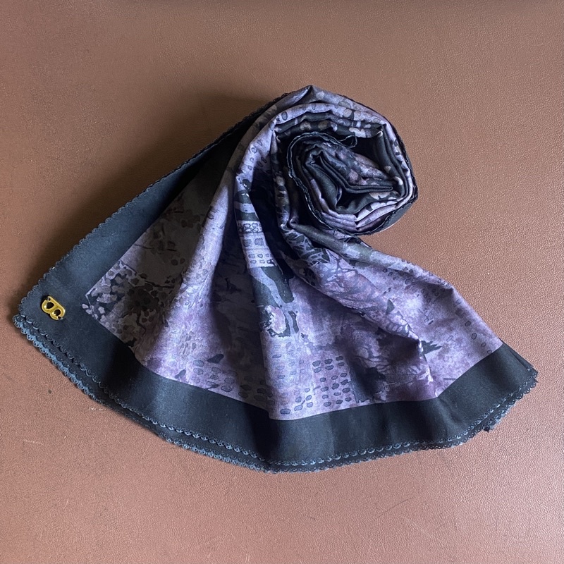 Buttonscarves New York Black