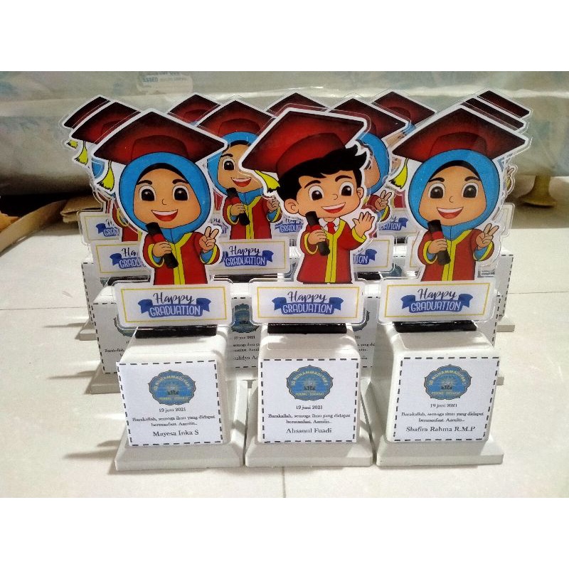 HADIAH WISUDA