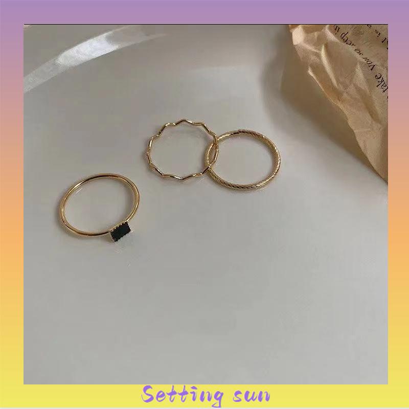 Cincin Zirkon Hitam Cincin Tiga Bagian Wanita High-end Sederhana Desain Niche Persegi Kecil TN