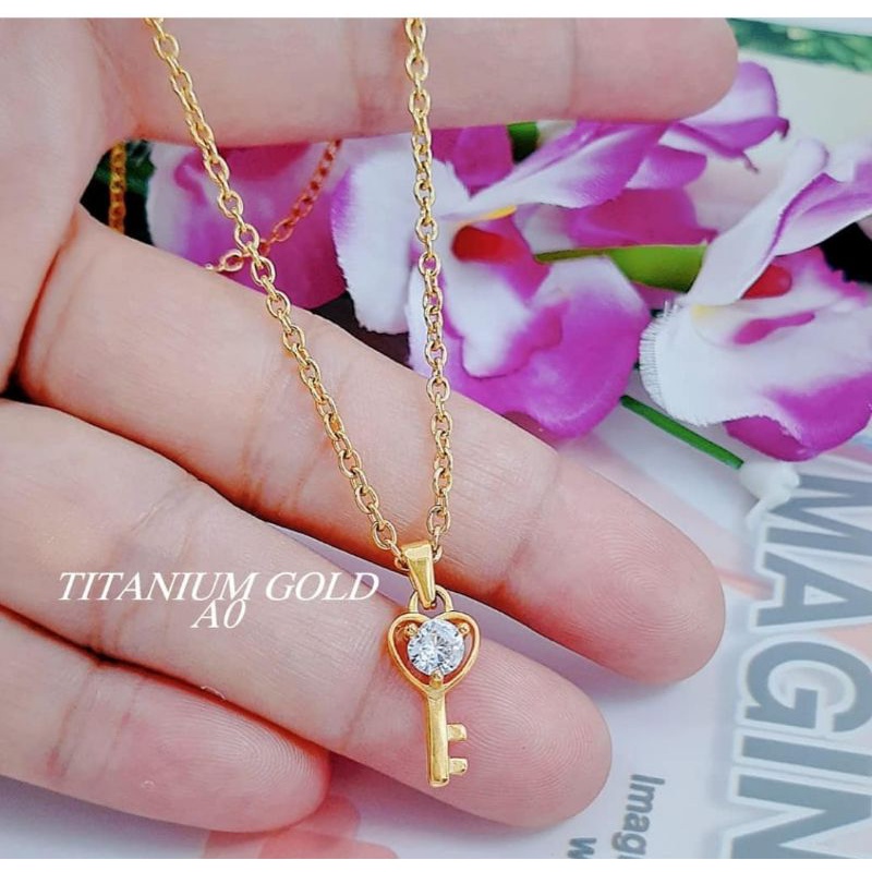 Kalung Wanita Titanium Nuri Liontin Kunci Permata