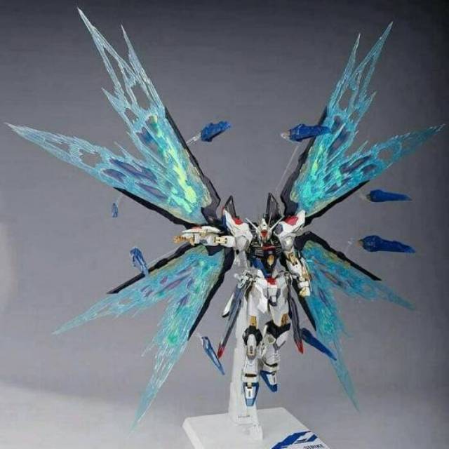 Dragon Momoko MG Strike Freedom + metal frame + wing of light + full burst mode + action base