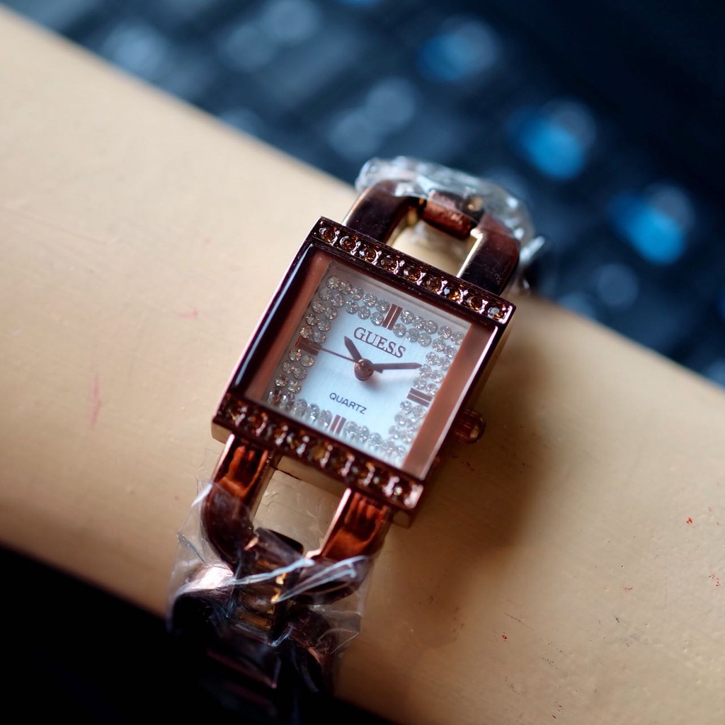 Jam Tangan Wanita Guess Tali Rantai