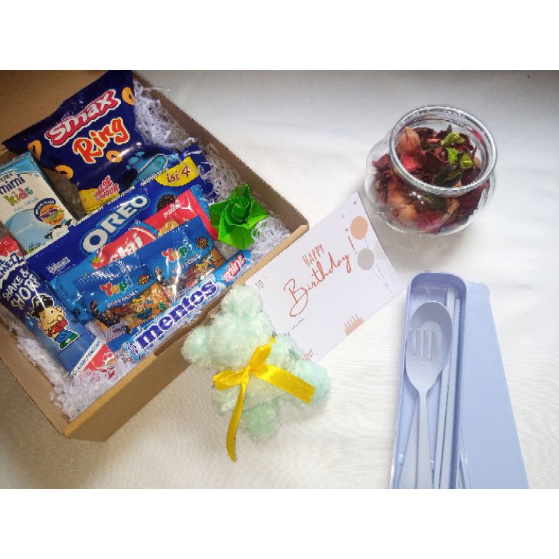 

BLUE SNACK HAMPERS BOX / SNACK GIFT BOX / GRADUATION GIFT / KADO ULANG TAHUN / KADO VALENTINE