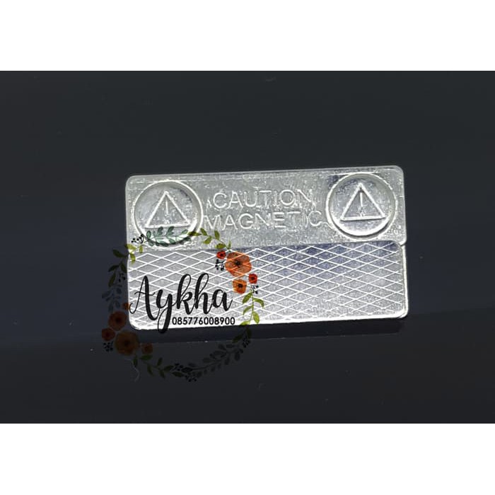 

Grade B CAUTION Magnet Nama Dada Nametag Name Tag Tanpa Dobeltape 1set