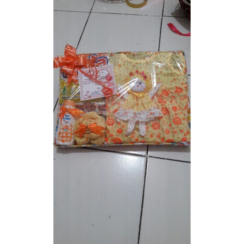 Parcel bayi  / baby gift / paket ini khusus untuk cewek y moms-1