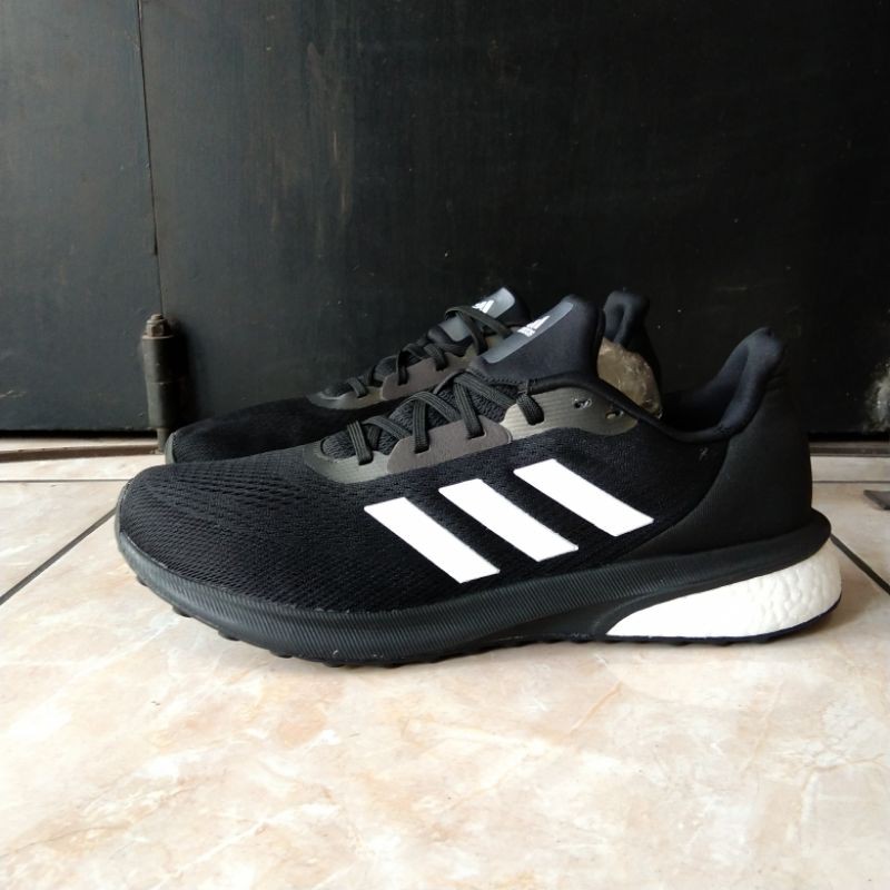 Sepatu olahraga adidas astrarun original