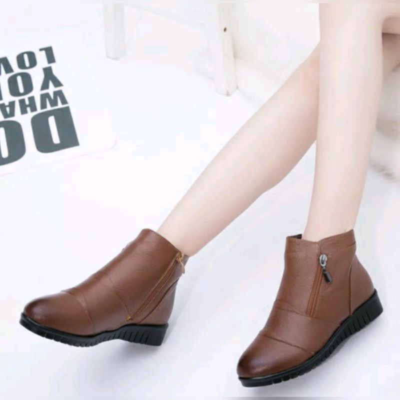 Boots Alina - Sepatu Boots wanita cantik Gaya Trendy Terbaru Code A1