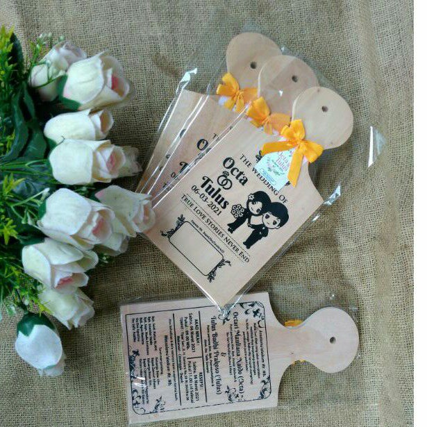 Undangan pernikahan unik murah custom telenan kayu sablon/cetak undangan pernikahan kayu