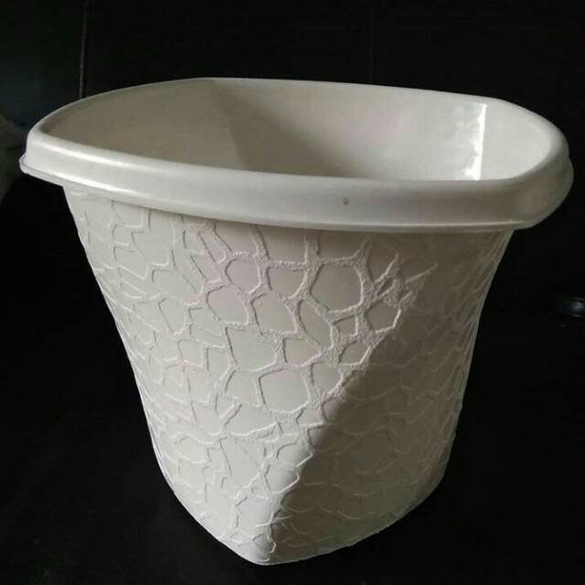 Pot twister plastik putih 20 cm