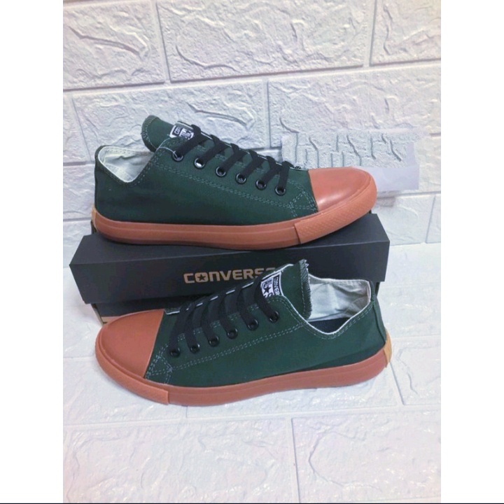 Sneakers gum Converse sepatu kekinian terbaru..