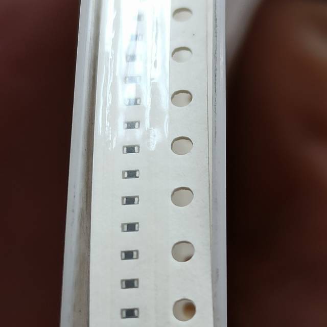 Resistor smd 330k per 100 pcs