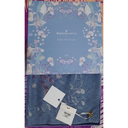 Buttonscarves Nada Series CIS