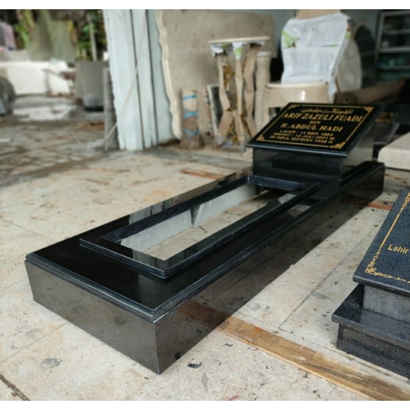 Kijingan Makam Granit Hitam