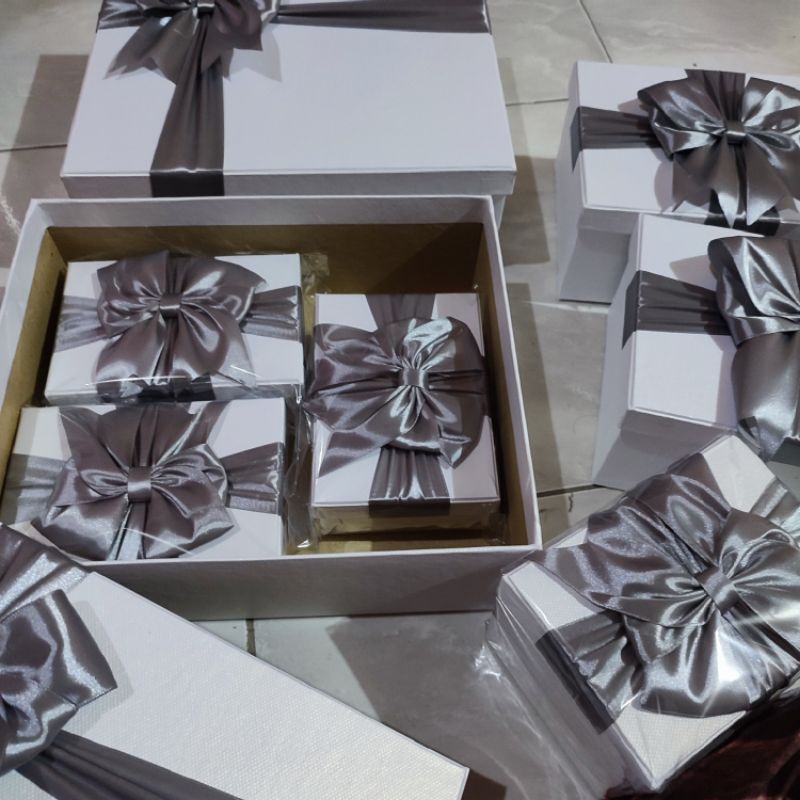 HARDBOX HAMPERS KOTAK KADO HADIAH SPESIAL CUSTOM KHUSUS