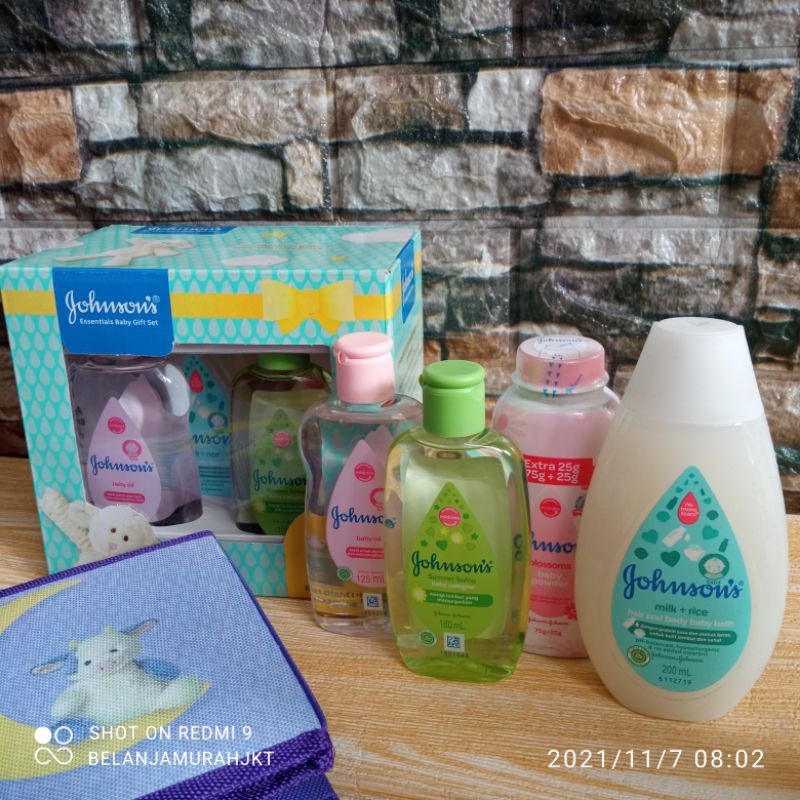 JOHNSON'S Baby Gift Box Besar Hampers Hadiah | Starter Kit | Baby Shower Gift Set-Essential Gift isi 4