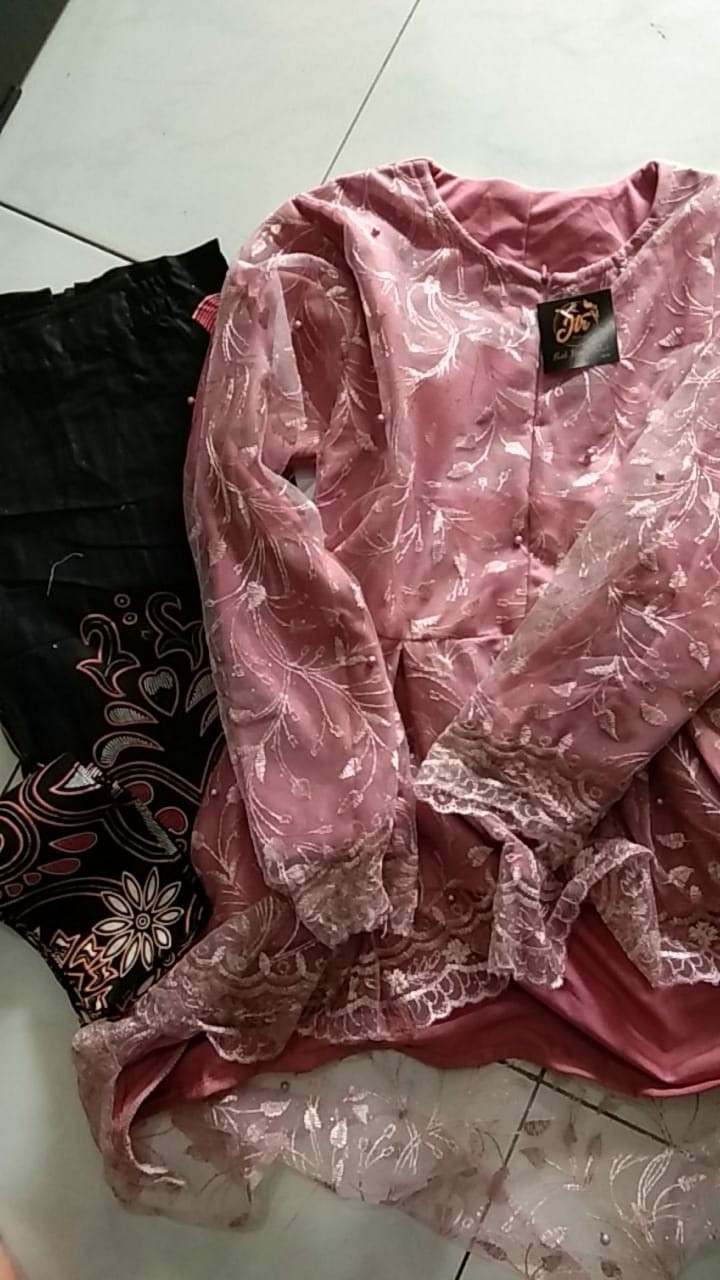 Baju Wisuda /maura Couple - Sania Ruffle Batik Couple Ori Ndoro Jowi Garansi Termurah Shopee - Batik