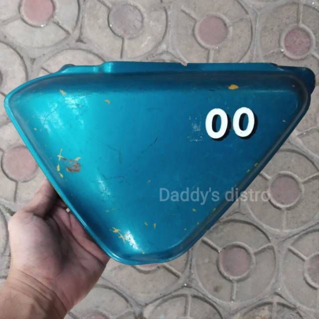 ORIGINAL Boks box aki dop side cover kiri Honda CB100 K0 kancut Ori 83640-107-0100 Candy Blue Green