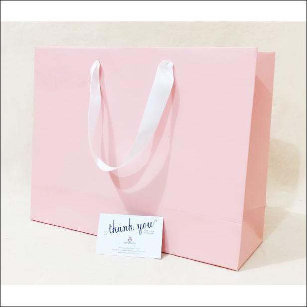 

Premium Paperbag Besar/Kantong Kado Uk. P35 X L12 X T28 Cm (HARGA UNTUK 2 PCS)