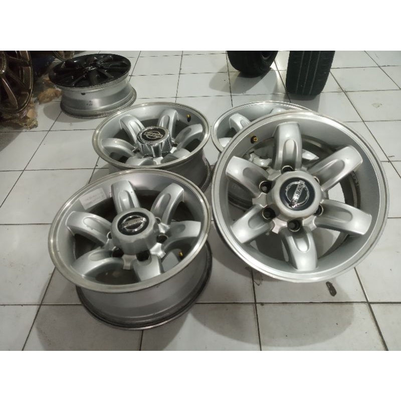 velg mobil bekas ring 15 lubang baut 6x139 lebar 7