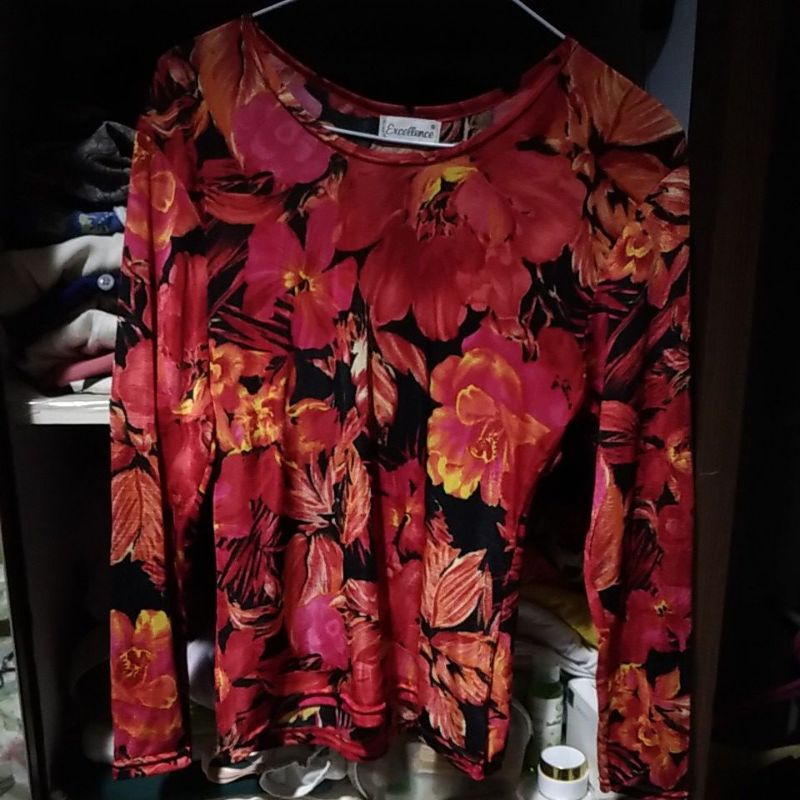 Kaos lengan panjang bunga preloved, Baju lengan panjang bunga bekas, blouse cewek, kaos cewek, baju 