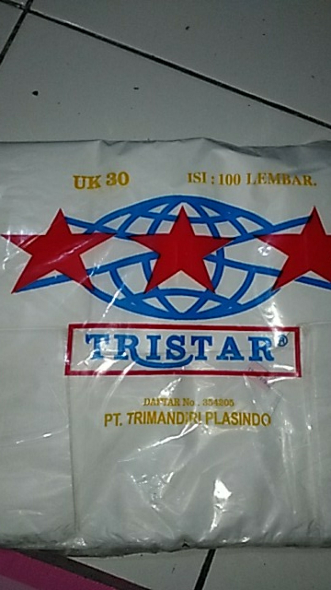 Kantong Keresek Plastik Tristar 30 Hitam Putih Merah 30x55cm Kualitas Oke