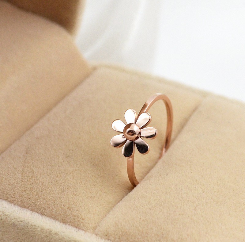 Cincin Desain Daisy Camellia Bahan Titanium Untuk Pria Dan Wanita