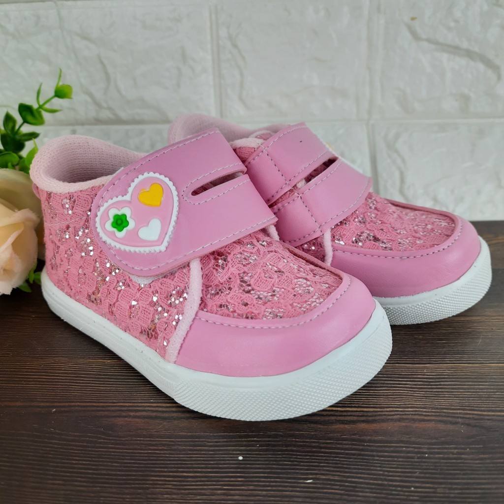 [TAMAN SEPATUKU] SEPATU TRENDY MURAH LUCU ANAK PEREMPUAN BAHAN BROKAT UNTUK 1-6 TAHUN CAX06