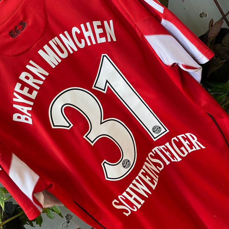 2010-11 Bayern Munchen Home Kit