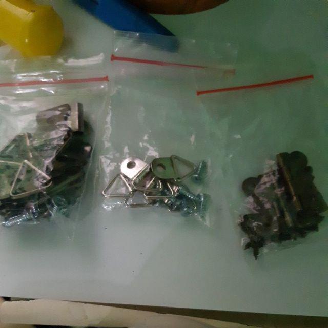 Plat Gantungan Pigura Besar 25mm X 20mm Segitiga Hitam