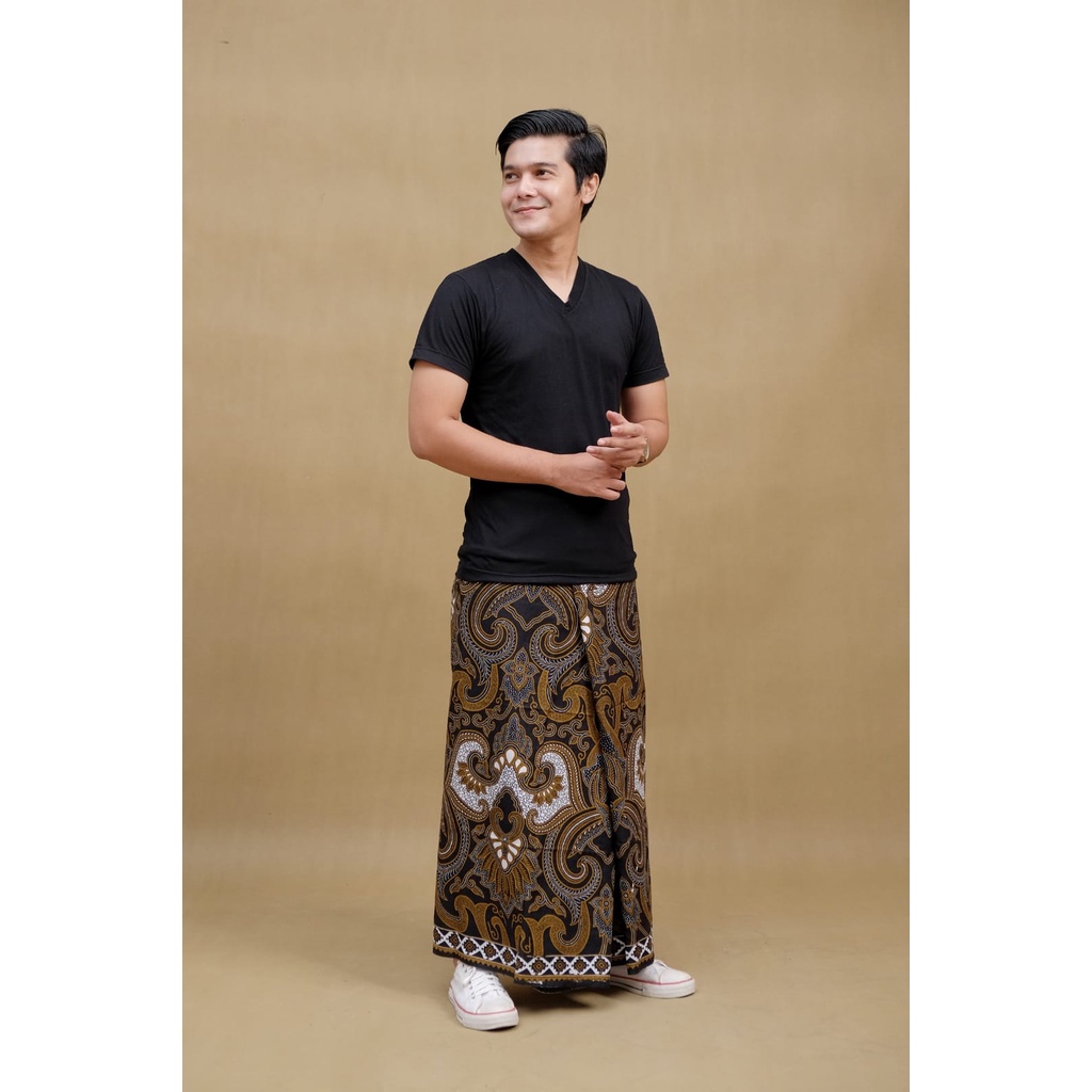 Bawahan Muslim Pria Sarung Pria Dewasa Sarung Batik Pria Sarung Pria Dewasa Sarung Batik Exclusive Sarung Batik Pekalongan Sarung Santri Pria Sarung Batik Premium Sarung Batik Motif Sarung Hitam polos Sarung Batik Kekinian Sarung Batik Terlaris Bisa COD