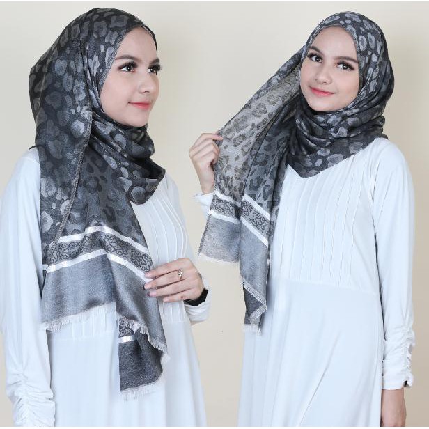 MOBASA OFFICIAL Pashmina Silk Premium Jilbab Pashmina Silk Kerudung Pashmina silk Import Leopard-Leoblink - Black