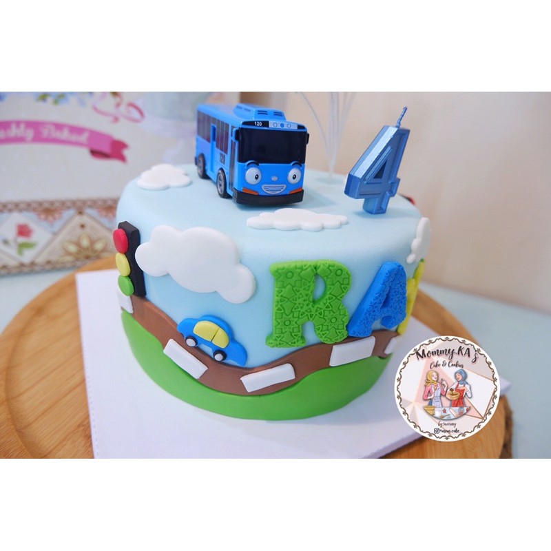 

fondant cake Tayo size 20cm