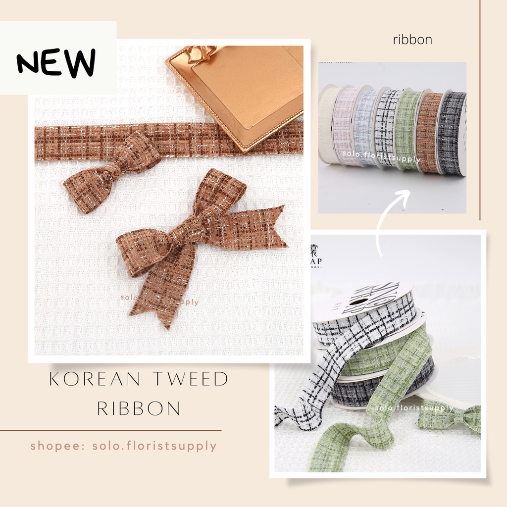 

KOREAN TWEED RIBBON PITA TWEED KOREAN RIBBON MOTIF GARIS TENGAH LEBAR 2.6CM PREMIUM PITA KADO GIFT BOUQUET DEKORASI PITA ORGANDI TRANSPARAN UJUNG MOTIF GARIS PITA KAIN TILE TRANSPARAN PITA KADO HIAS PER METER CRAFT KERAJINAN TANGAN