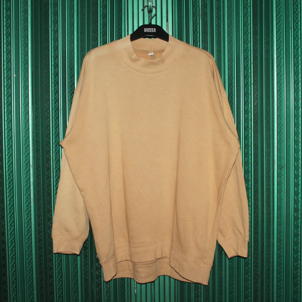 crewneck uniqlo coklat