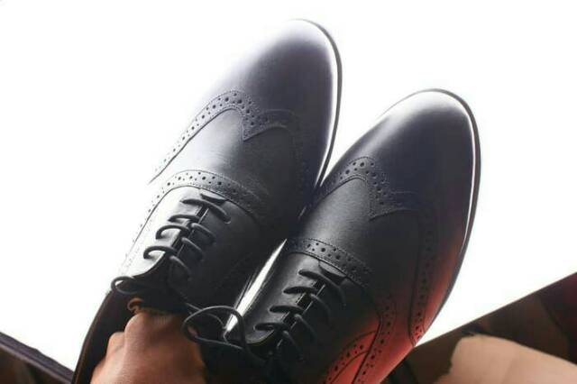 Sepatu wingtip pria kulit asli sepatu pantofel klasik Model Luiz