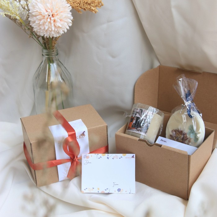 

MURAH Gift Set/Gift Box by Bewicked | Premium Scented Candle | Wax Sachet - Seoul, Jasmine