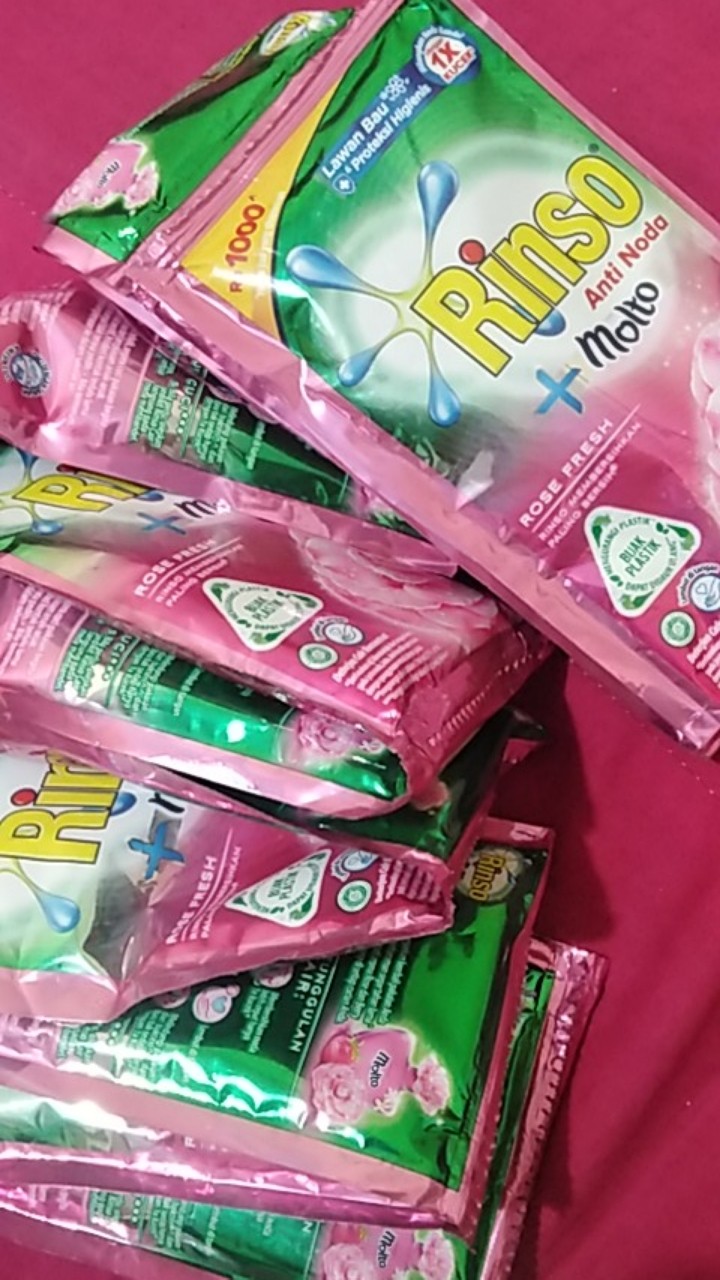 Rinso Anti Noda + Molto Deterjen Cair Rose Fresh 40ml X 6 Sachet.