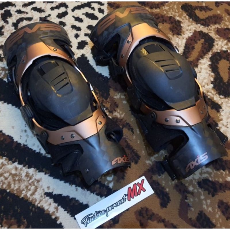 EVS Knee Brace Axis Pro Carbon / Protector Lutut