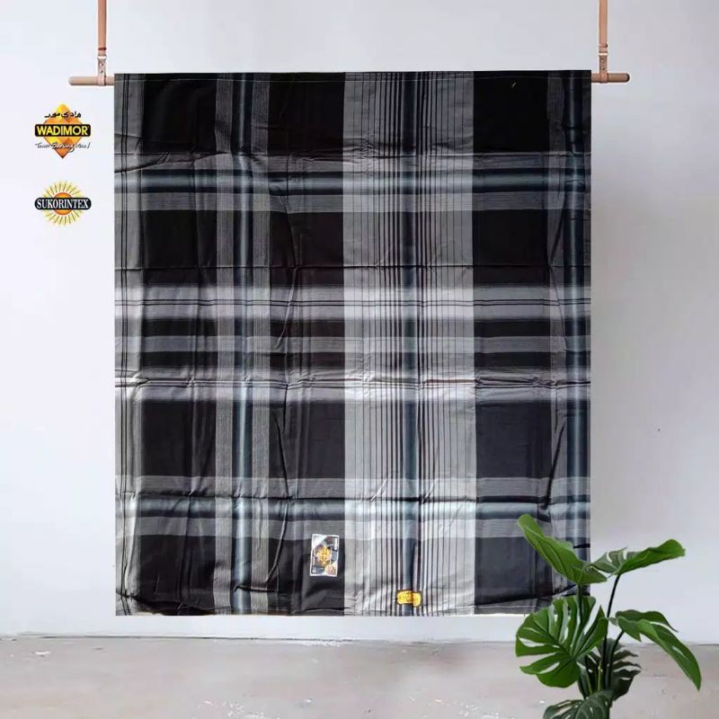 Sarung Wadimor Motif Hitam Putih (Dewasa)