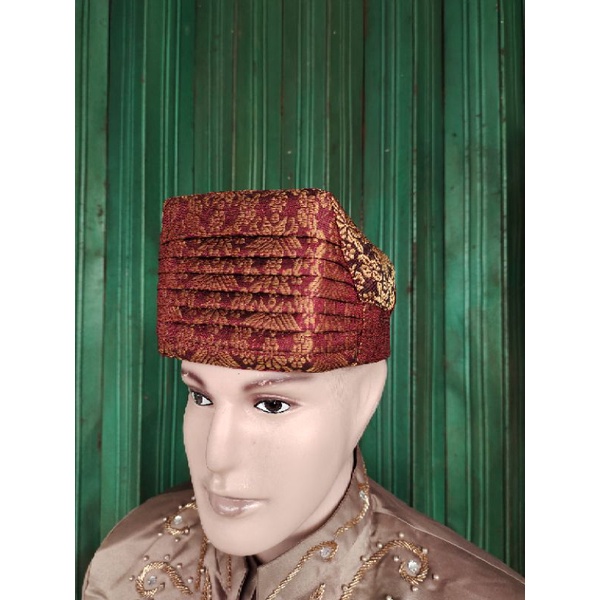 topi saluak penganten.