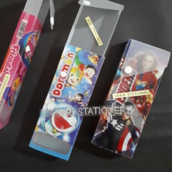

Trend - Kotak pensil plastik kancing grosir karakter kartun anak . 12 unit ,,