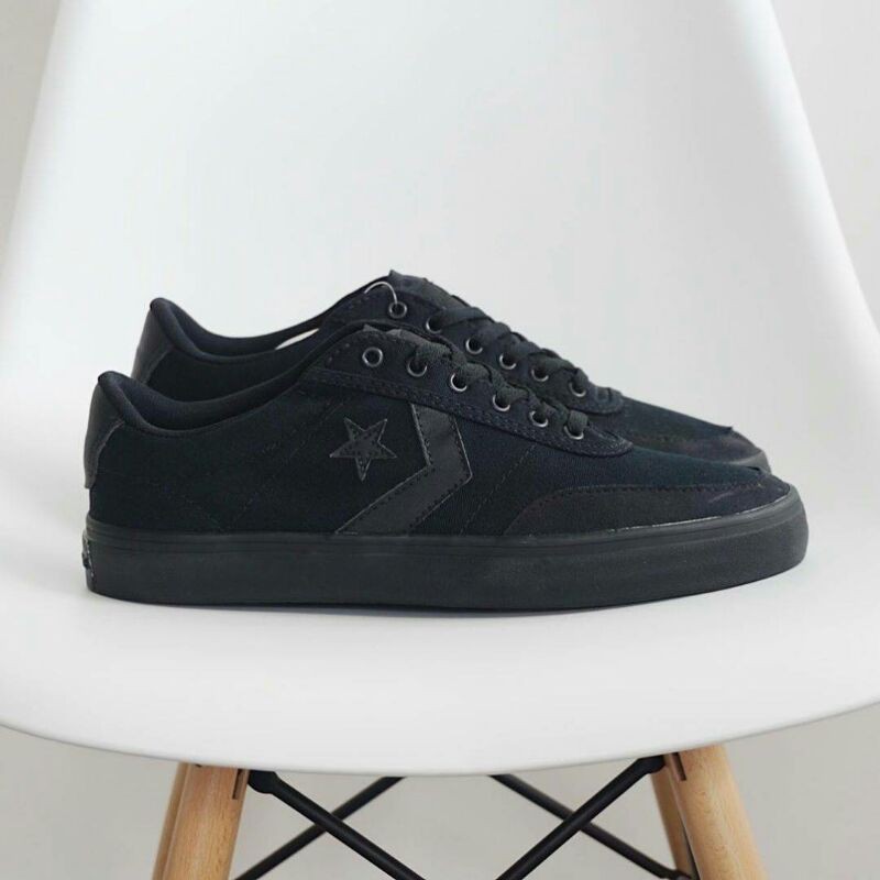 Converse courtlandt OX " mono black "